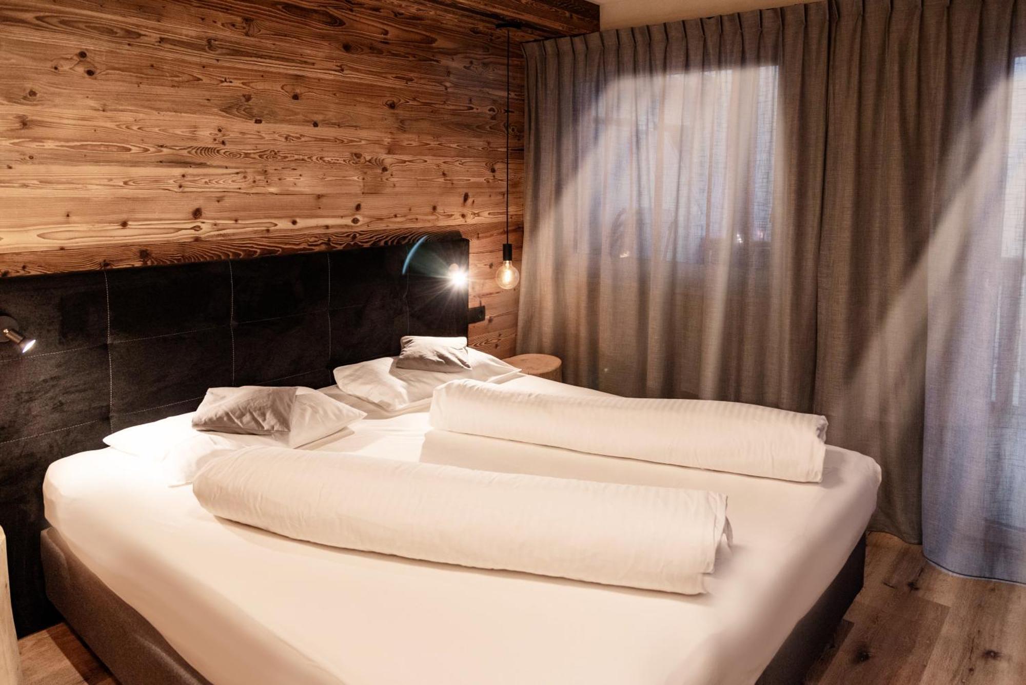 Appartement- Und Wellnesshotel Winkler Фалцес Екстериор снимка
