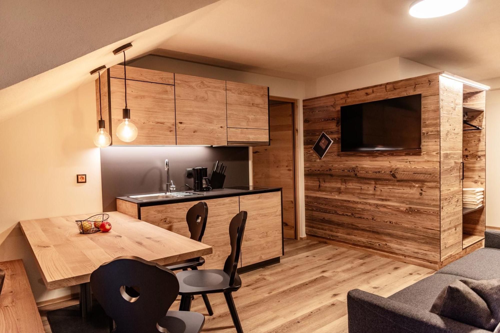 Appartement- Und Wellnesshotel Winkler Фалцес Екстериор снимка