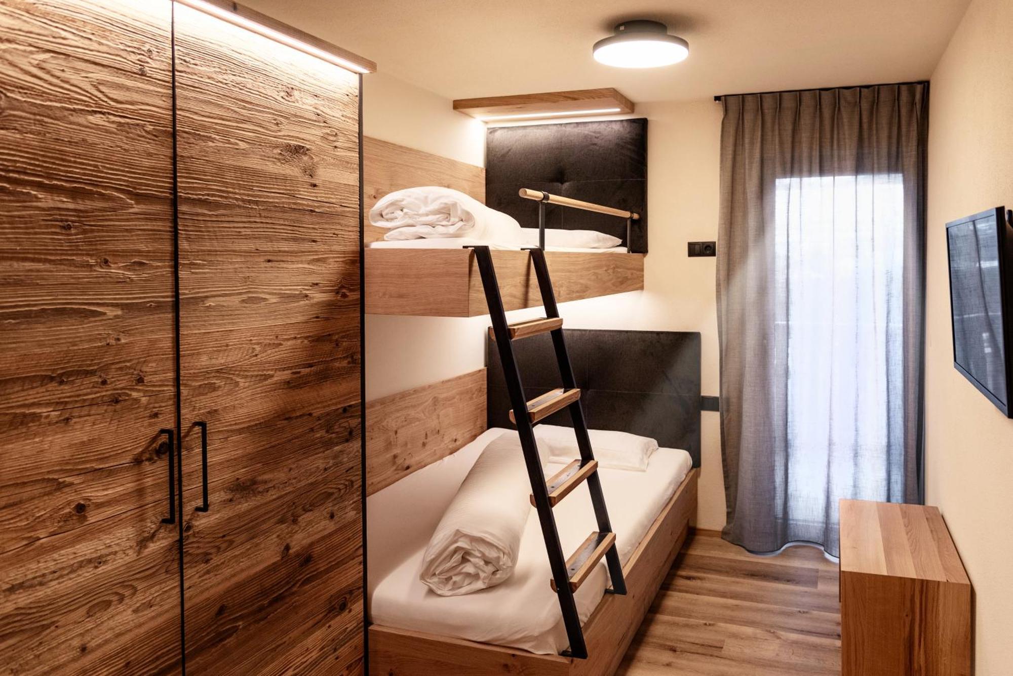 Appartement- Und Wellnesshotel Winkler Фалцес Екстериор снимка