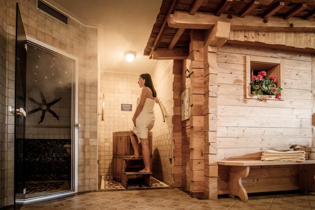 Appartement- Und Wellnesshotel Winkler Фалцес Екстериор снимка