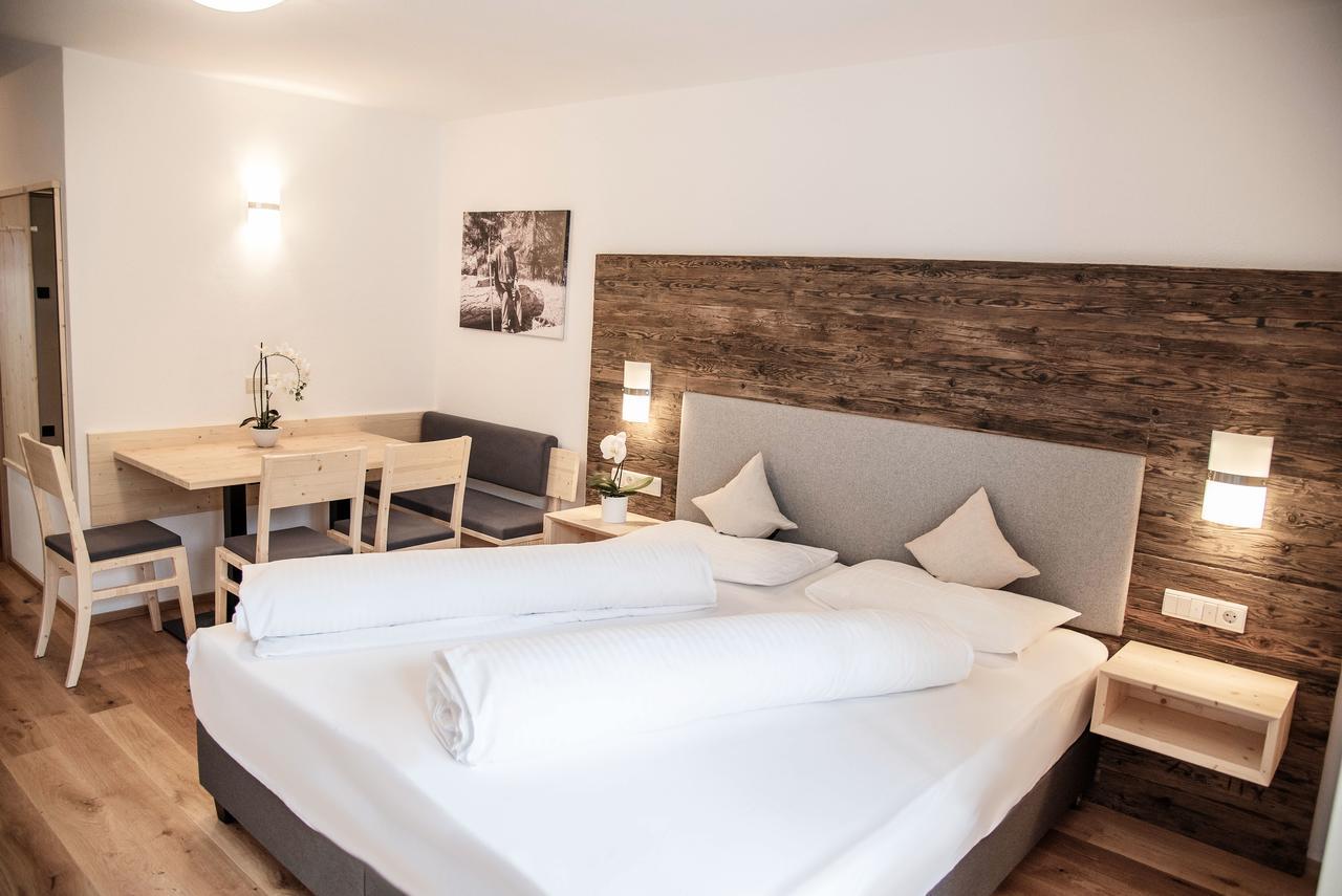 Appartement- Und Wellnesshotel Winkler Фалцес Екстериор снимка